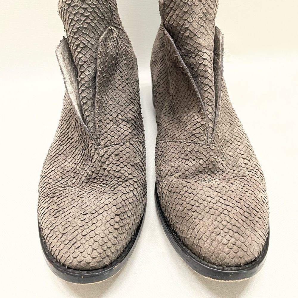 Eileen Fisher Dove Grey Snake Skin Ankle Boots Booties Women's Size 10 - Picture 7 of 7